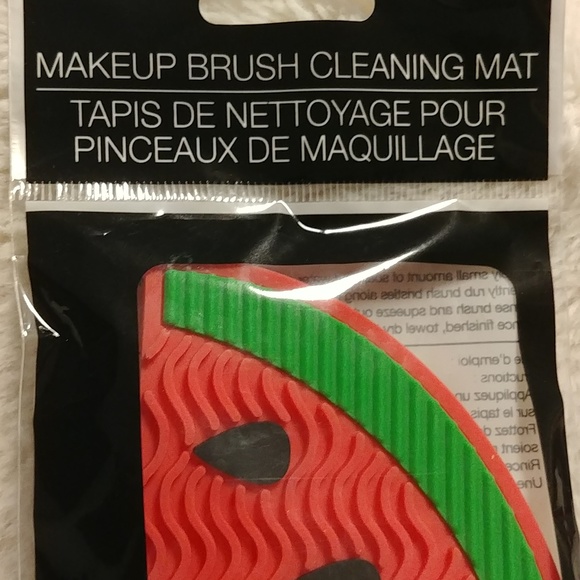 🎉2/$16 Watermelon Makeup Brush Cleaning Mat 🍉 - Picture 2 of 4